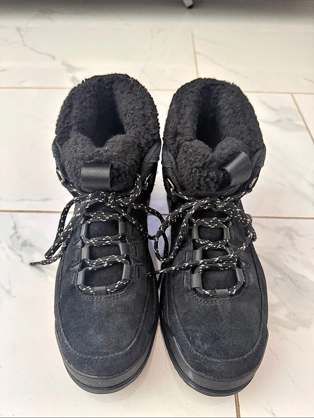 BN UGG Yose Fluff Boot Black Winter Boots US 7.5